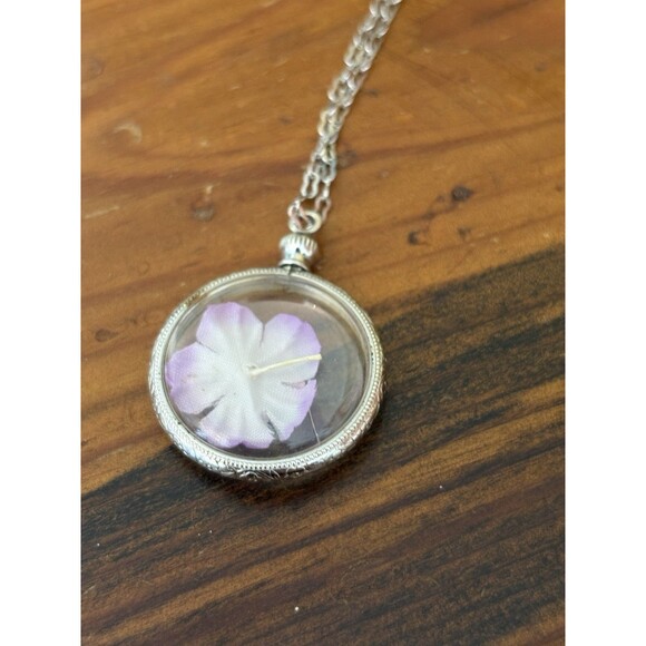 Vintage AVON Silvertone White Pink Purple HIBISCUS FLOWER Cameo Pendant Necklace - Picture 9 of 15
